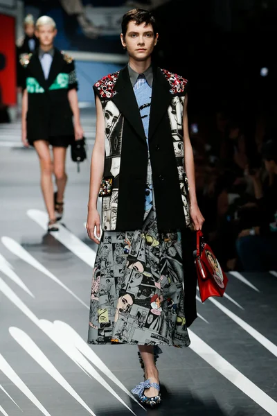 Look 49
